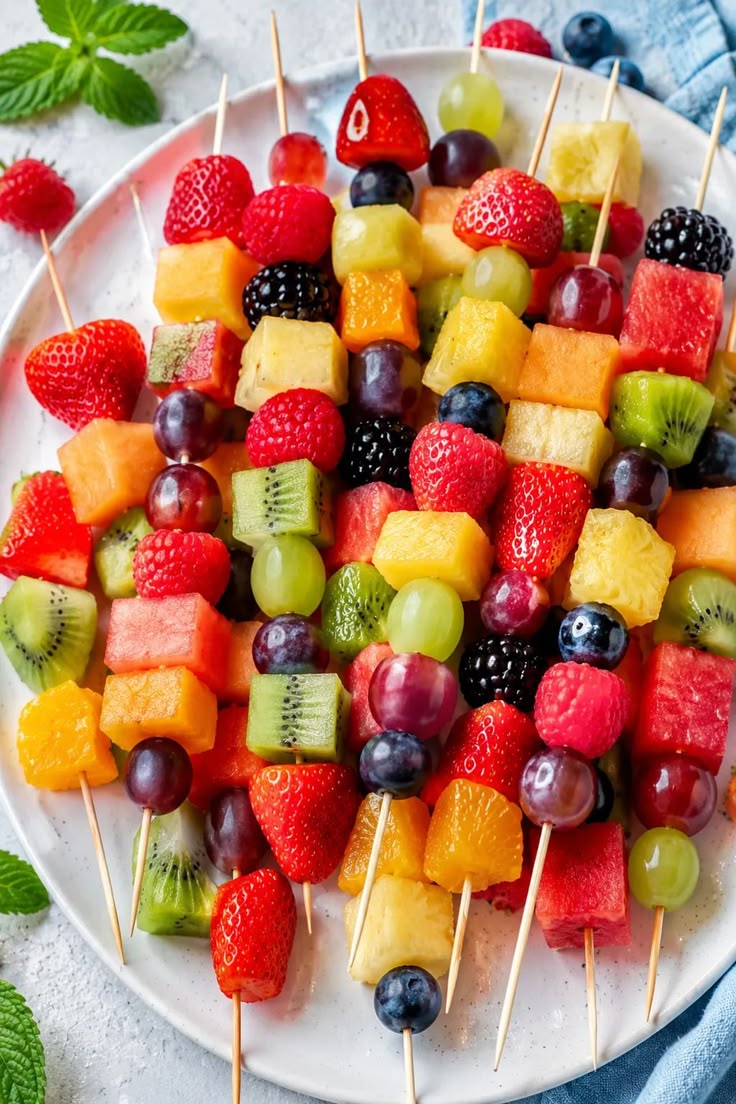 Brochetas de fruta para eventos - Imagen 2